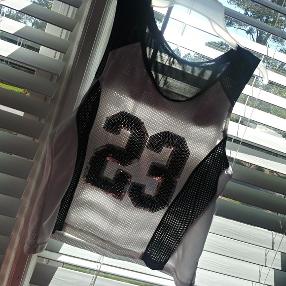 Almost Famous Black & White Sequin Jersey Crop - Picture 2 of 4